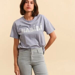 Tee-shirt HABIBI bleu denim/argent