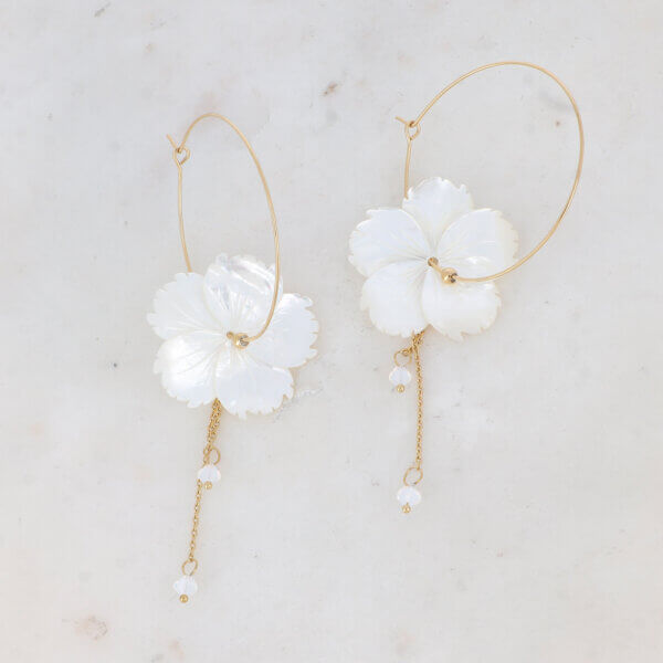 Boucles d'oreilles fleurs nacre grand modèle – Image 2